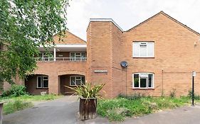 Spacious Light Flat In Fantastic Location!